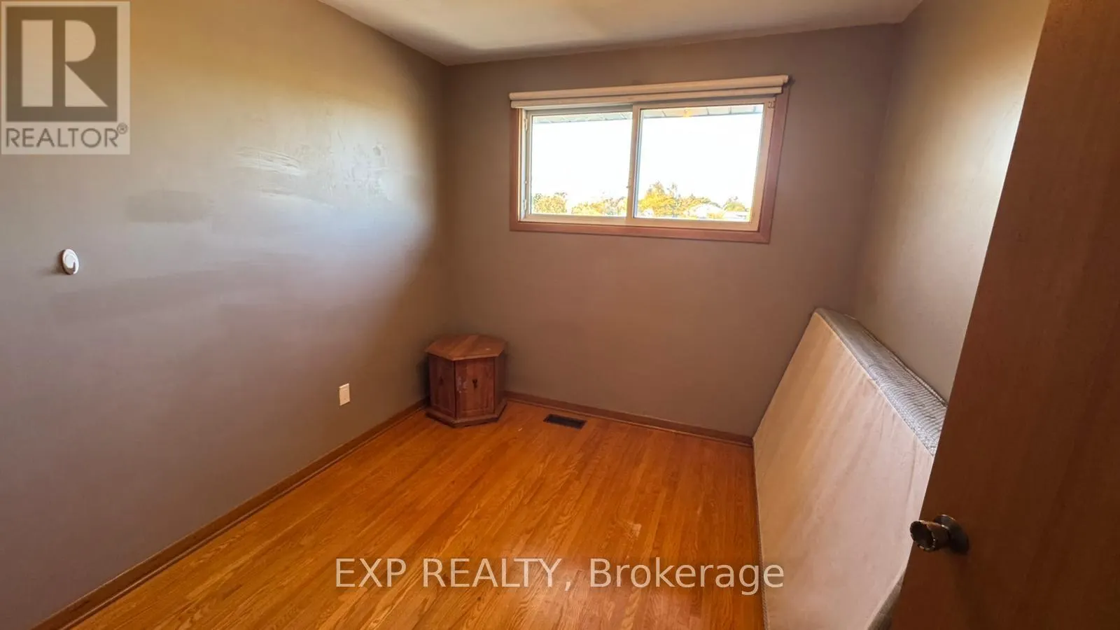 UPPER - 50 SUNNYLEA DRIVE, #Upper