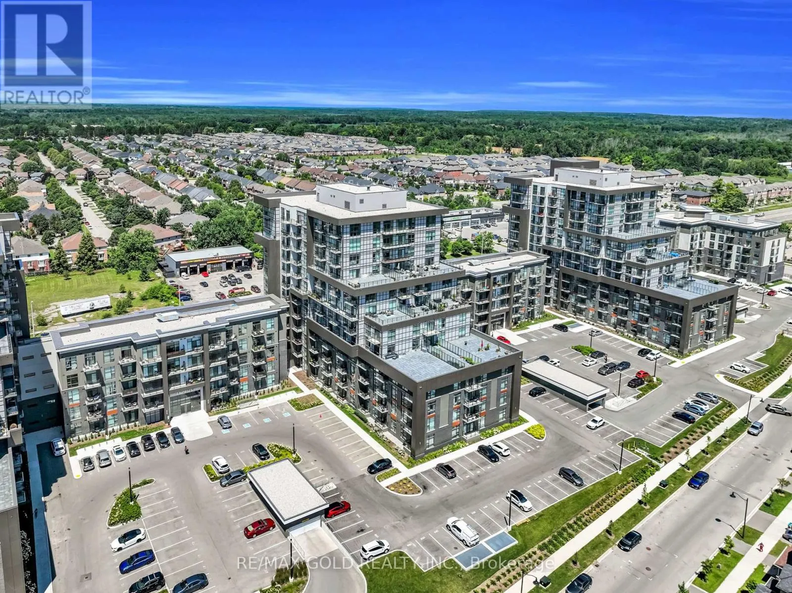 402 - 460 DUNDAS STREET E