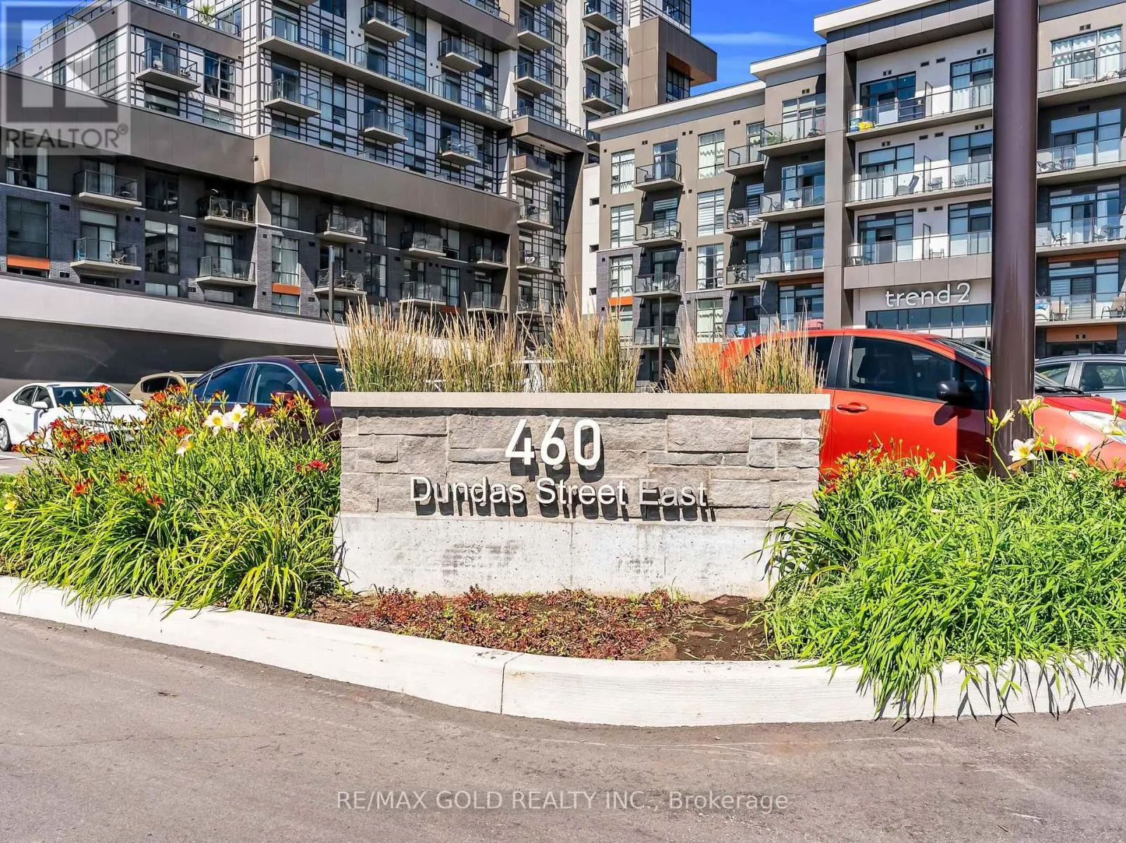 402 - 460 DUNDAS STREET E