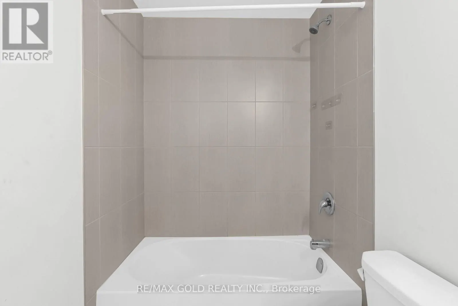 402 - 460 DUNDAS STREET E