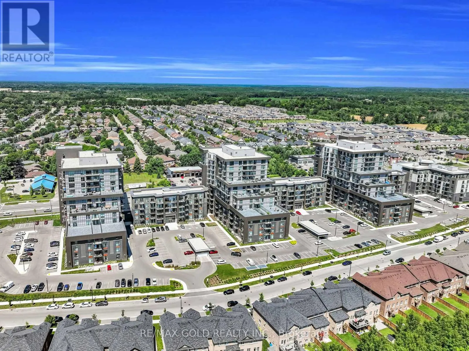 402 - 460 DUNDAS STREET E