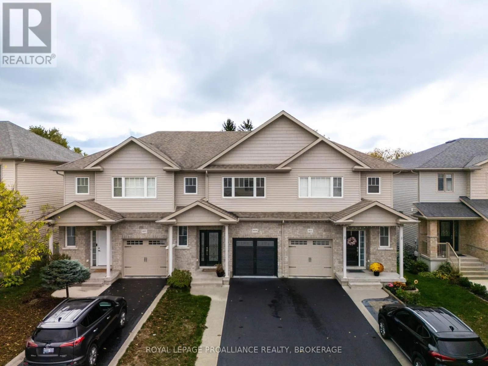 909 BLOSSOM STREET
