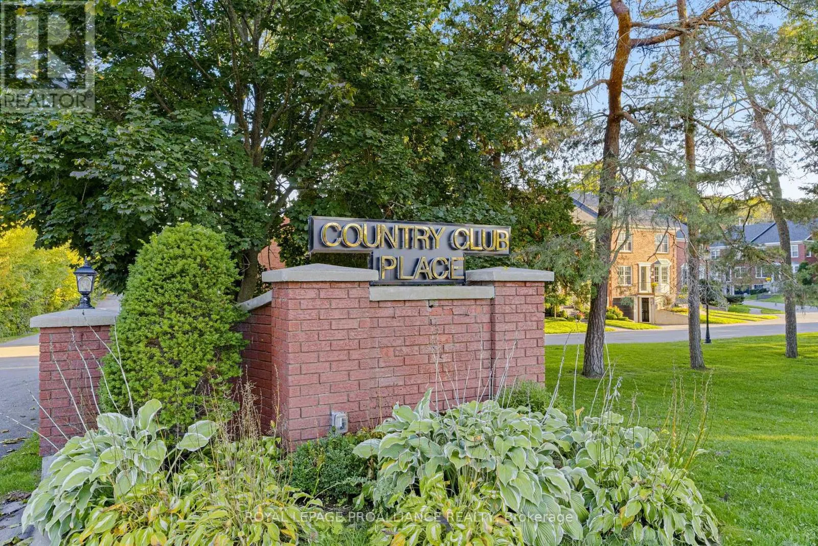 35 COUNTRY CLUB PLACE