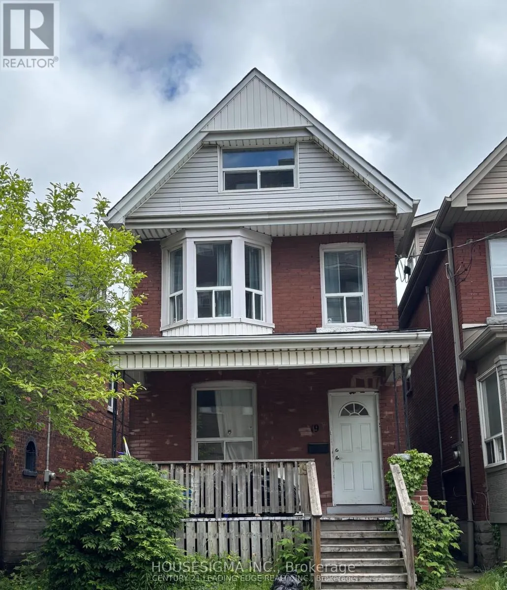 UPPER - 19 ERIE AVENUE