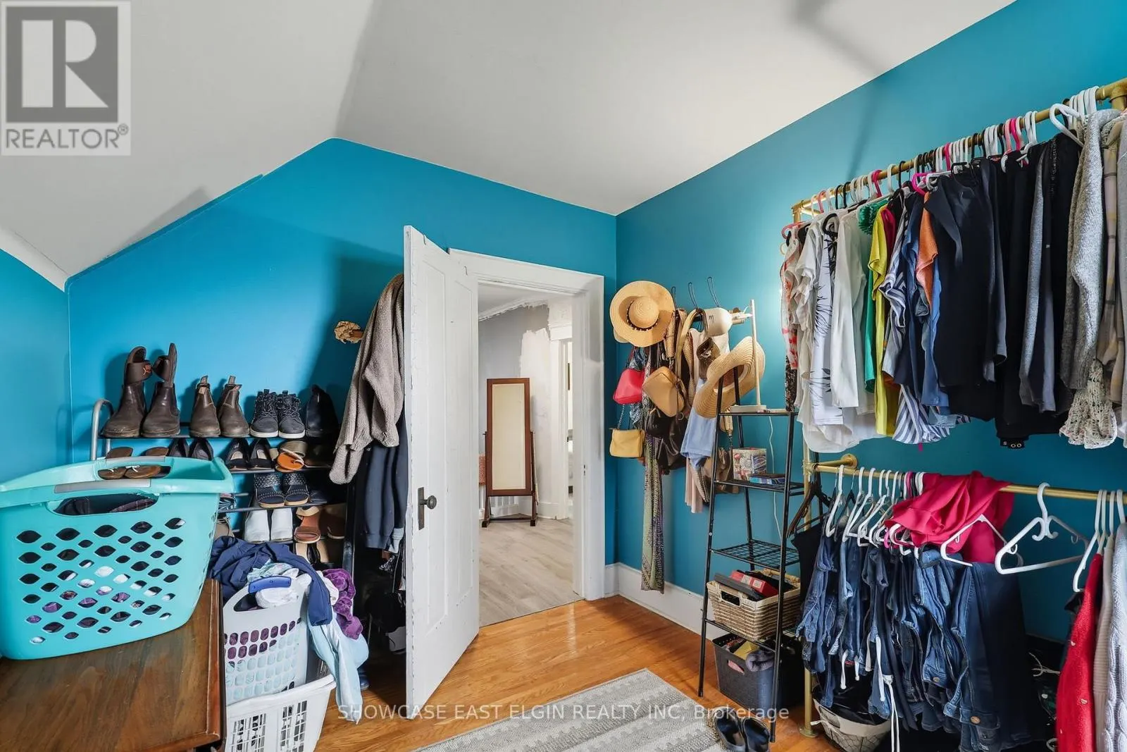 354 TALBOT STREET W