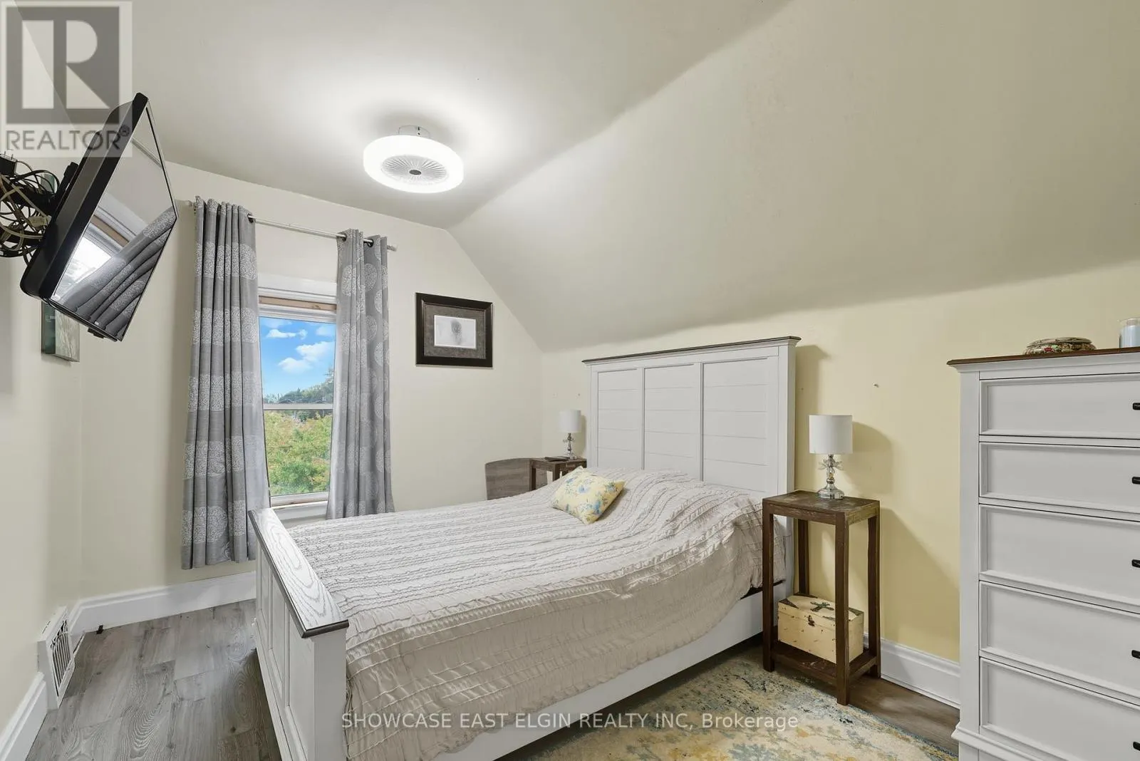 354 TALBOT STREET W