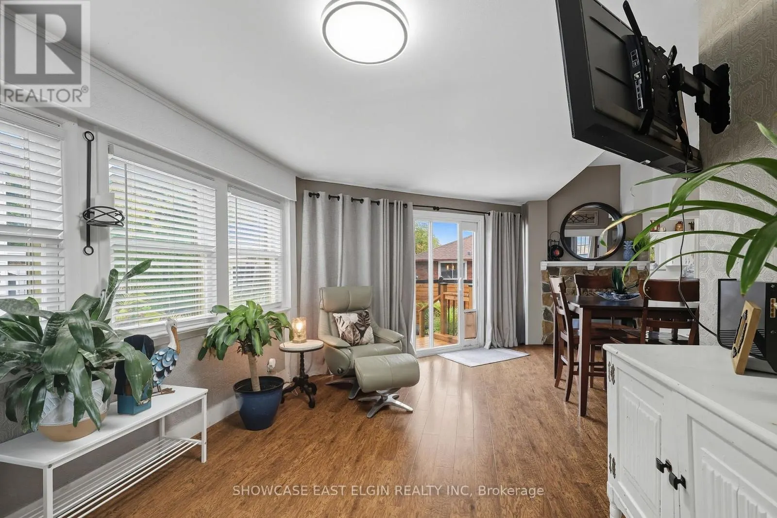 354 TALBOT STREET W