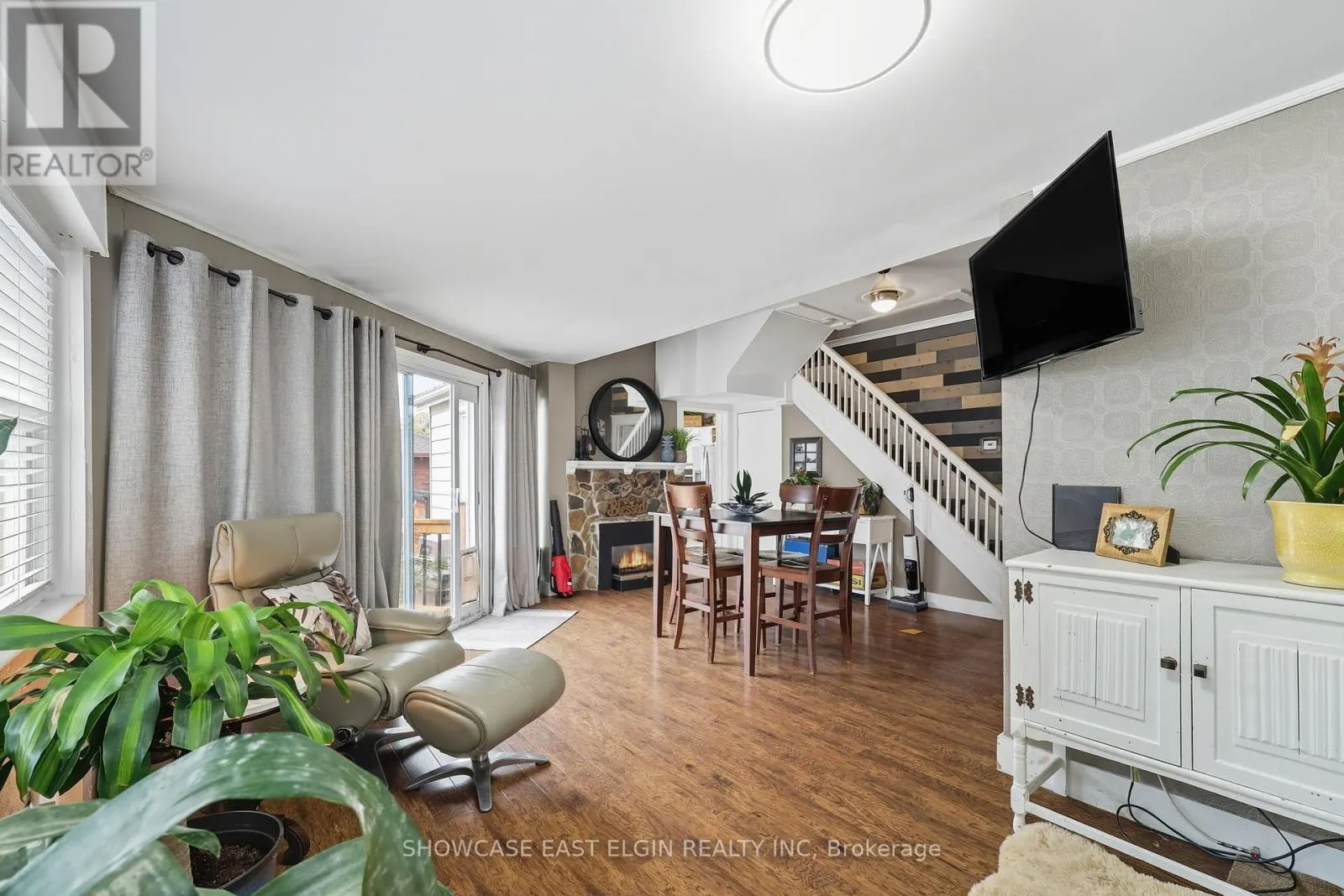 354 TALBOT STREET W
