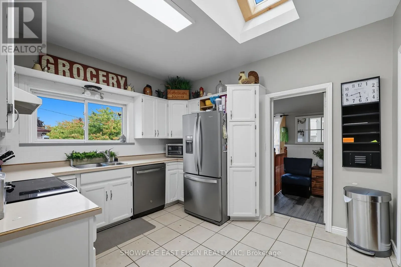 354 TALBOT STREET W