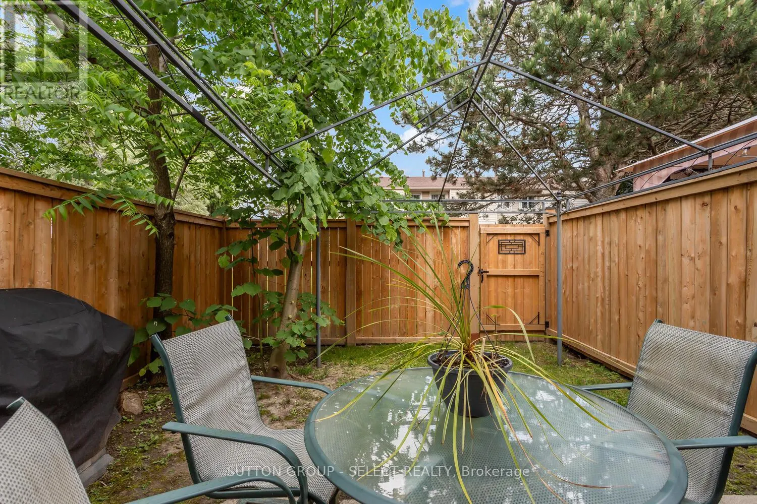 64 - 40 TIFFANY DRIVE, #64