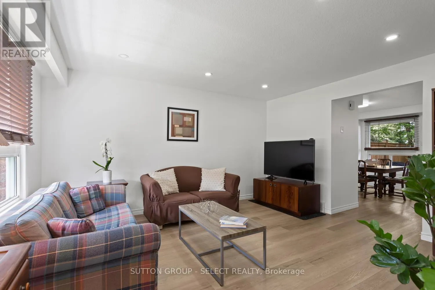 64 - 40 TIFFANY DRIVE, #64