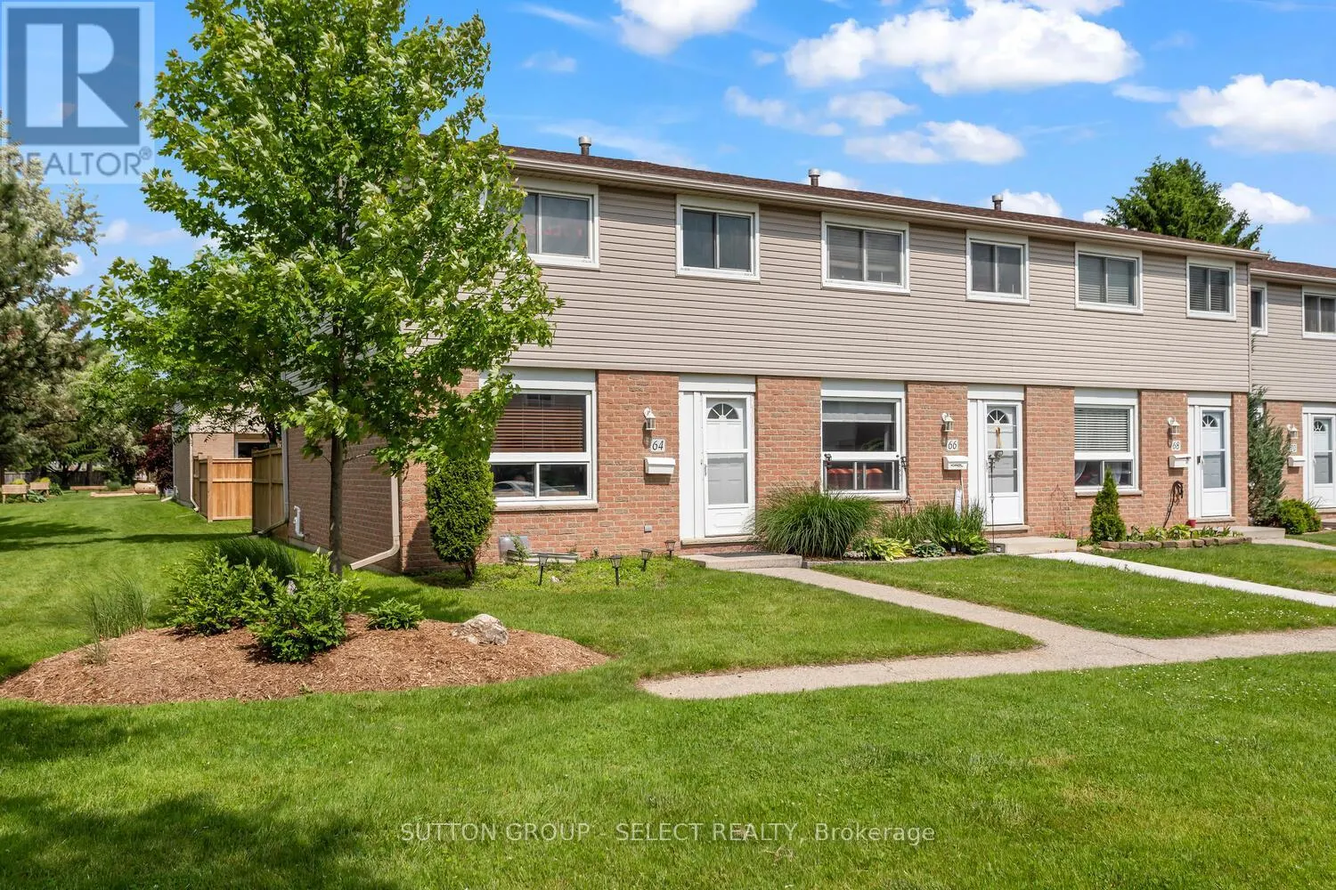 64 - 40 TIFFANY DRIVE, #64