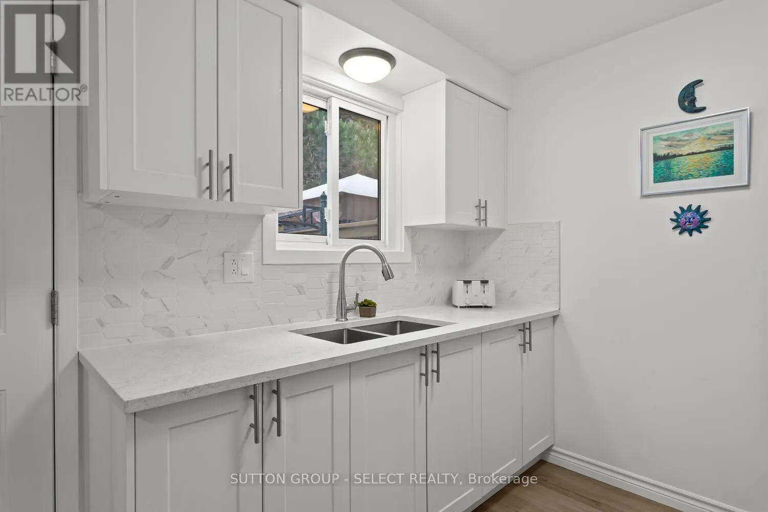 64 - 40 TIFFANY DRIVE, #64