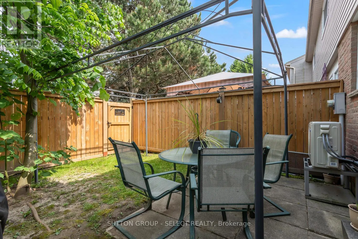 64 - 40 TIFFANY DRIVE, #64