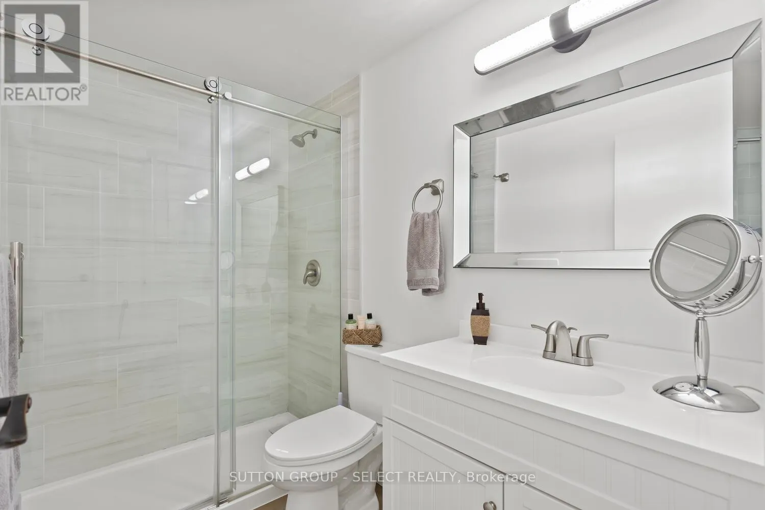 64 - 40 TIFFANY DRIVE, #64