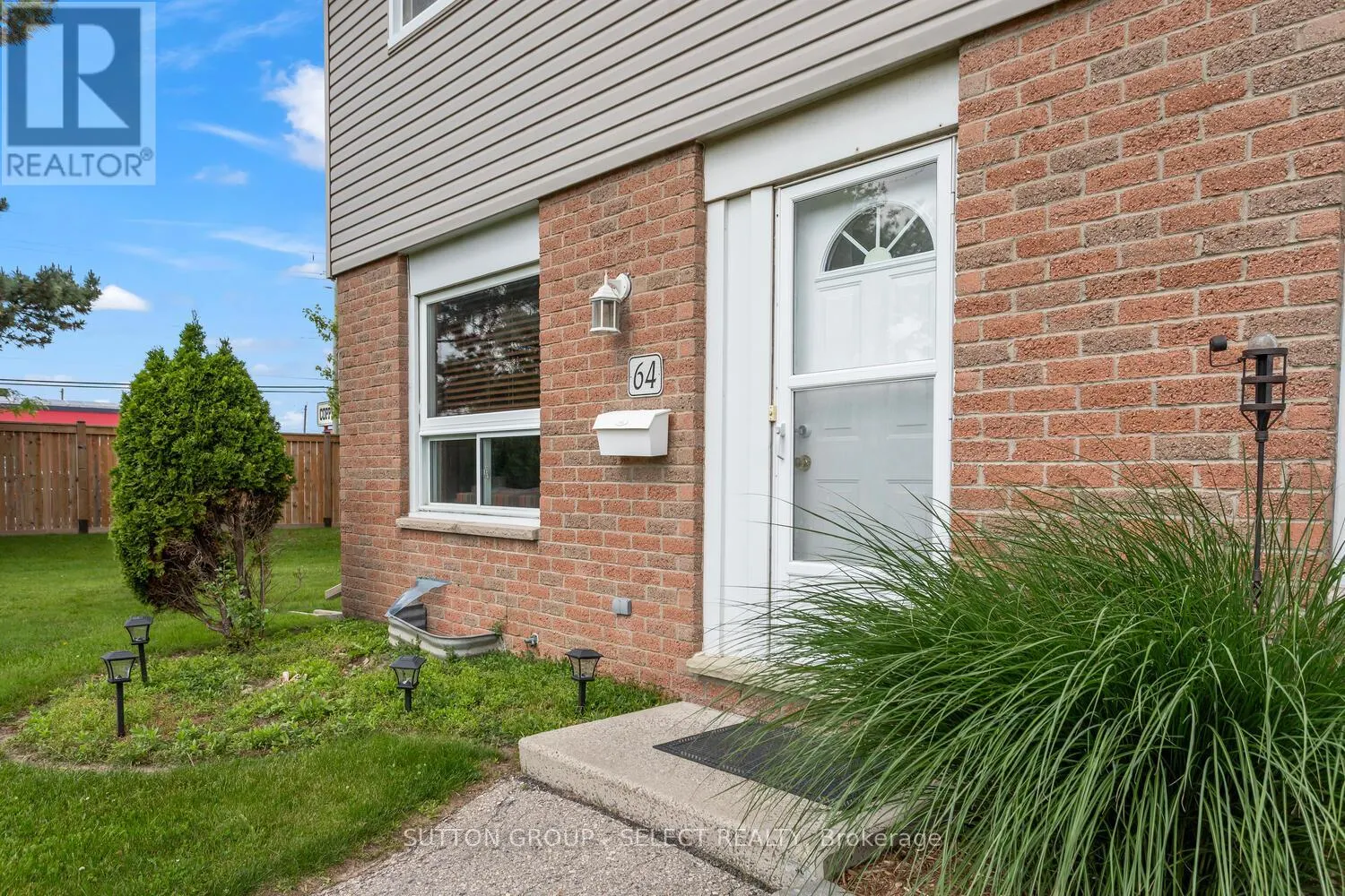 64 - 40 TIFFANY DRIVE, #64