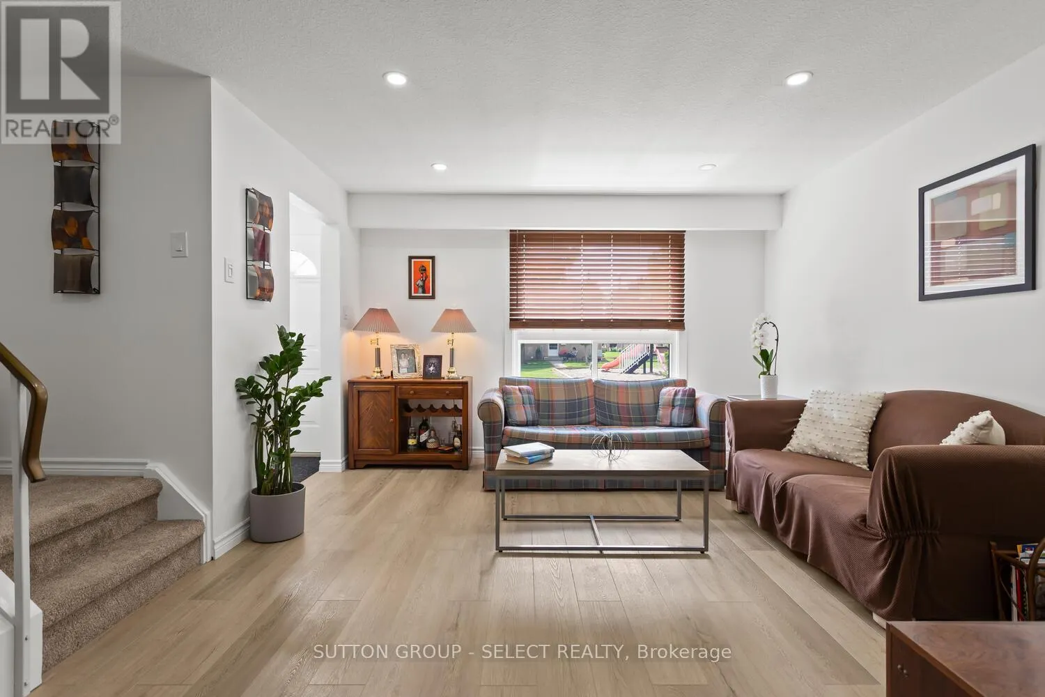 64 - 40 TIFFANY DRIVE, #64