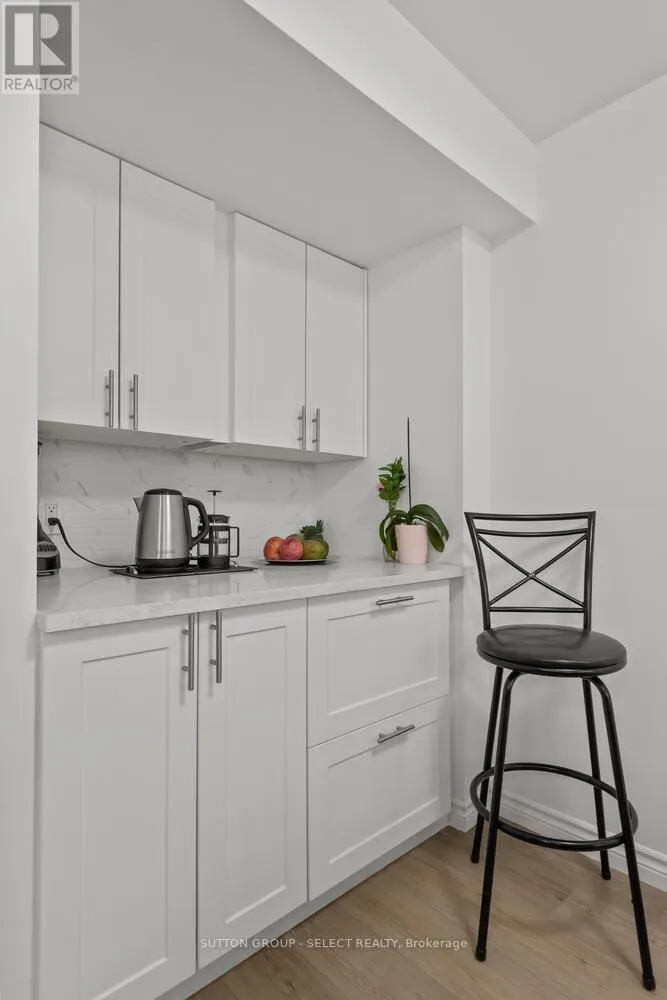 64 - 40 TIFFANY DRIVE, #64