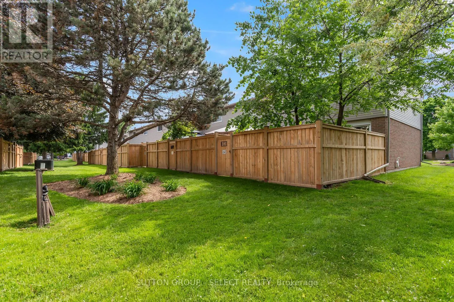 64 - 40 TIFFANY DRIVE, #64