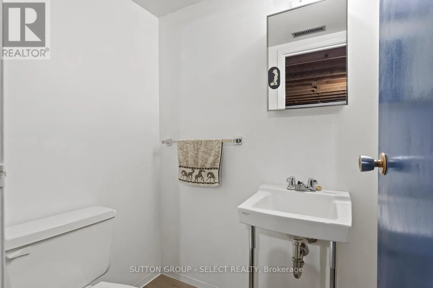 64 - 40 TIFFANY DRIVE, #64