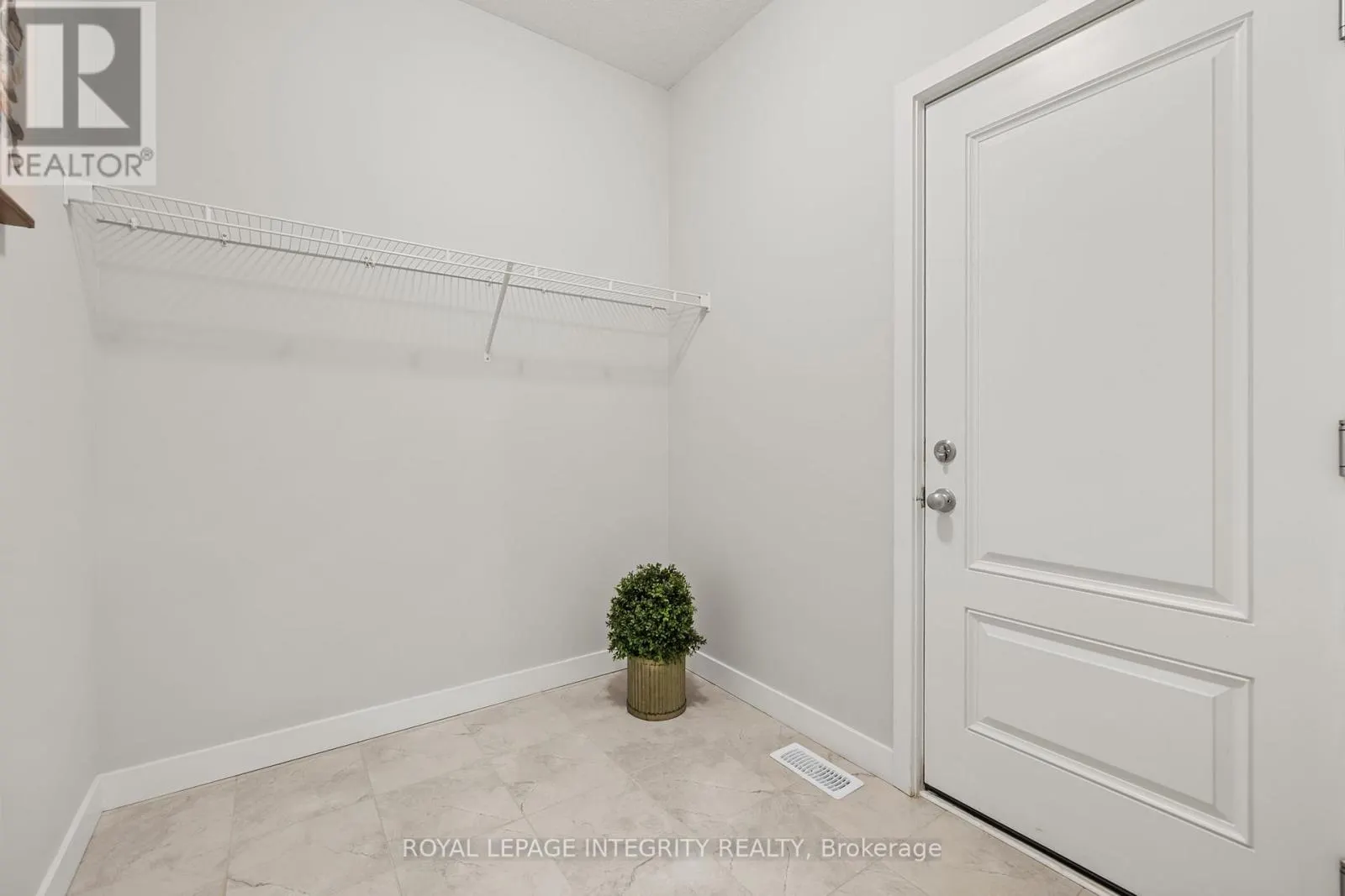 428 GIDRAN CIRCLE