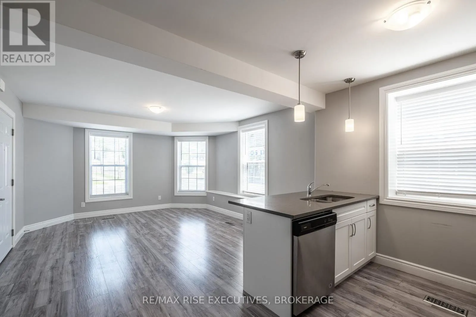120 YONGE STREET