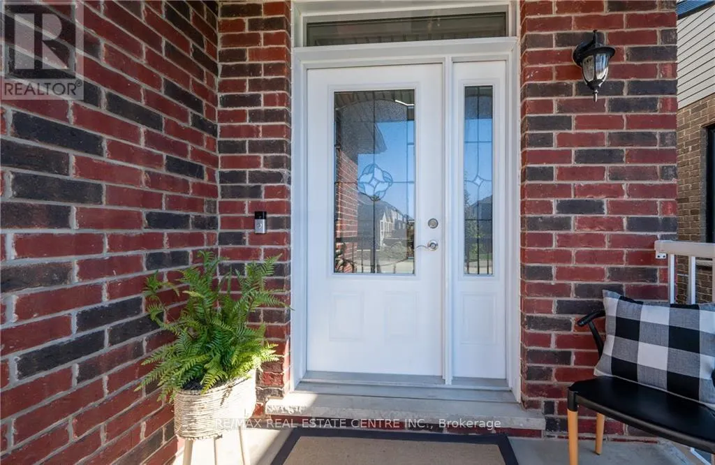 UPPER - 152 DALLAN DRIVE