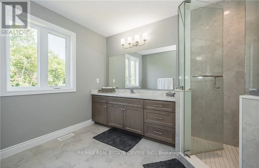 UPPER - 152 DALLAN DRIVE