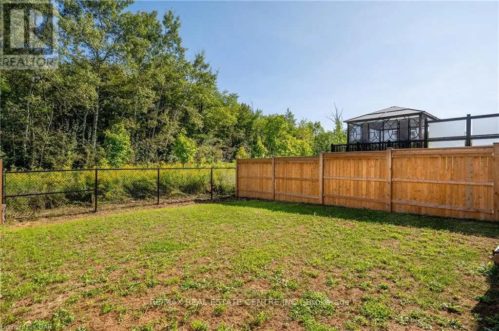UPPER - 152 DALLAN DRIVE