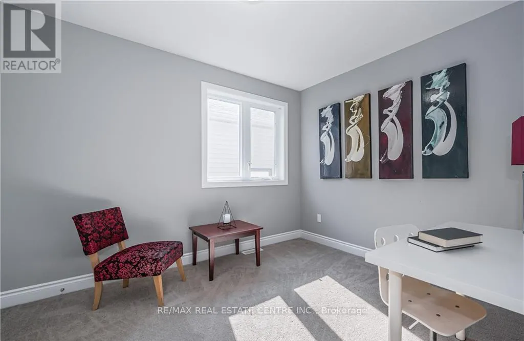 UPPER - 152 DALLAN DRIVE
