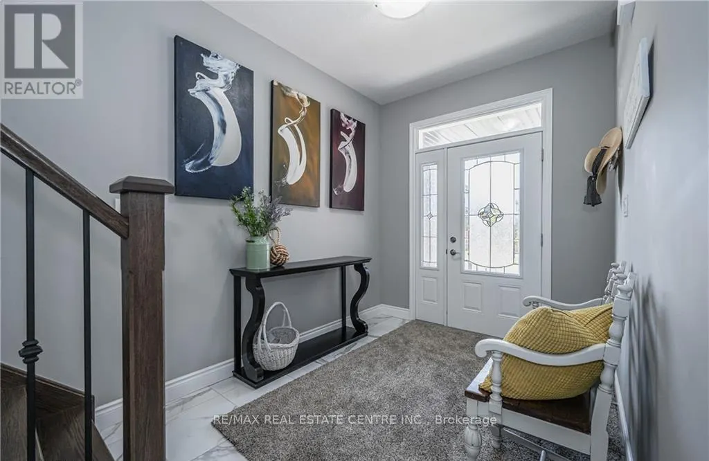 UPPER - 152 DALLAN DRIVE