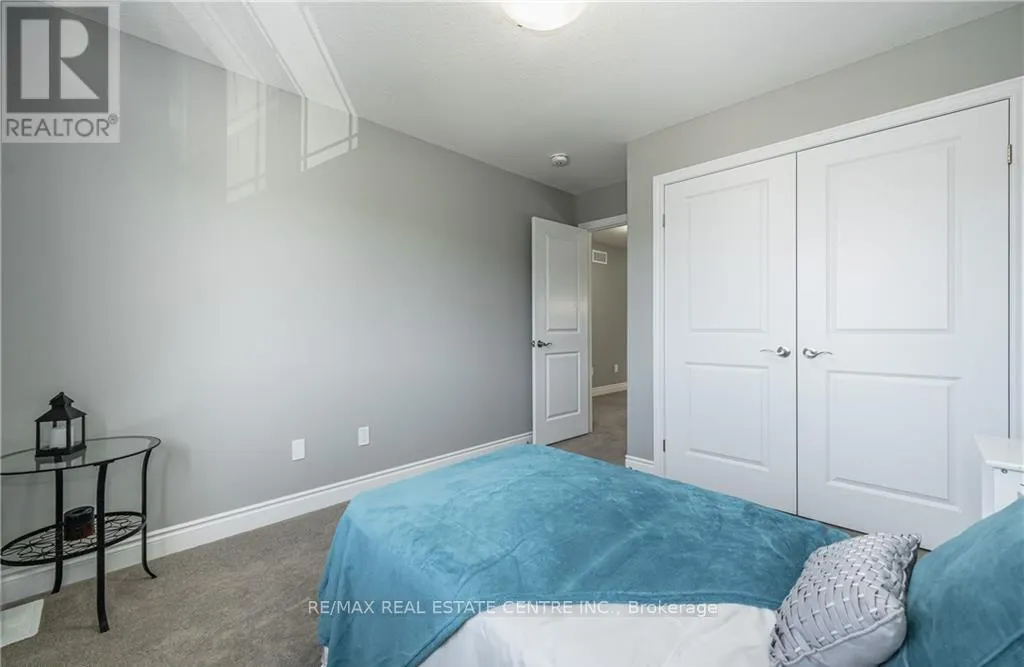 UPPER - 152 DALLAN DRIVE