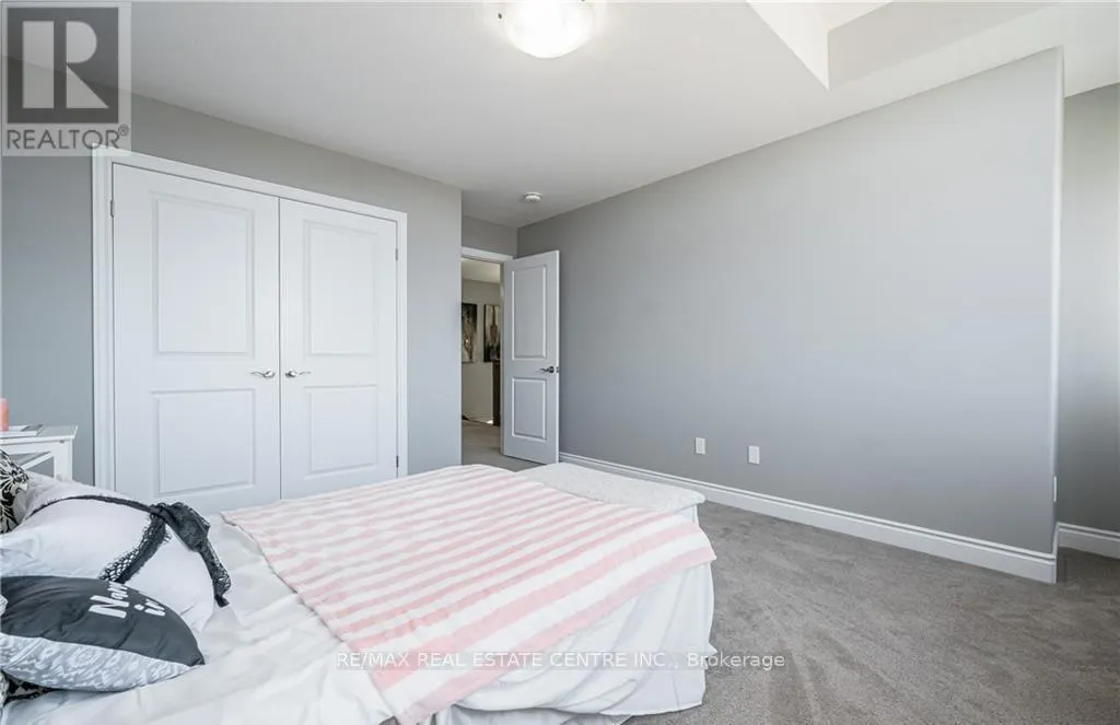 UPPER - 152 DALLAN DRIVE