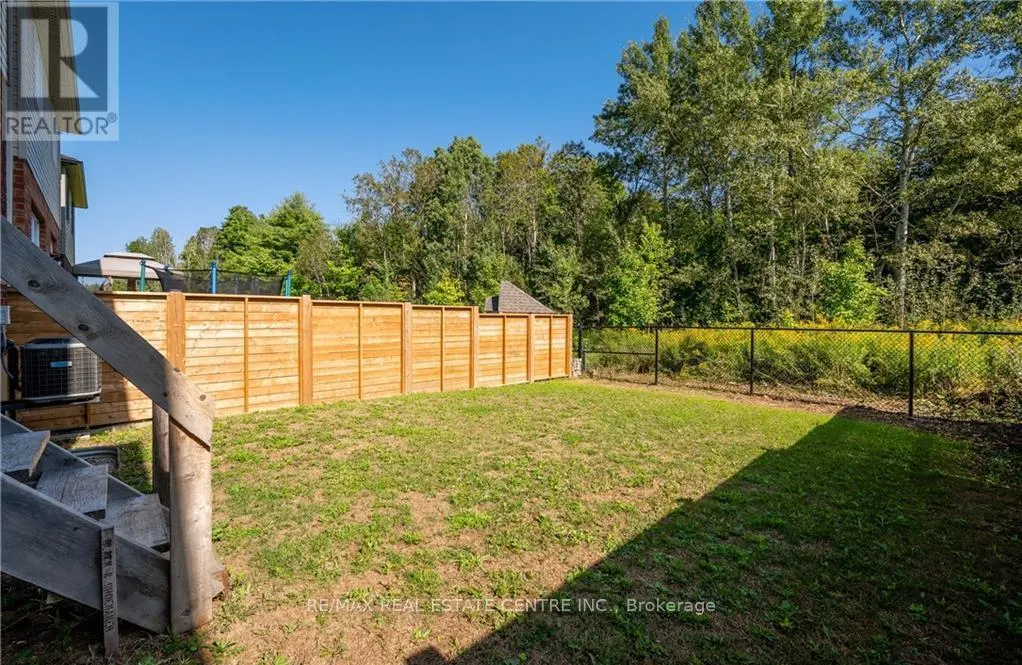 UPPER - 152 DALLAN DRIVE