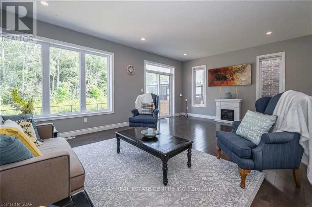 UPPER - 152 DALLAN DRIVE