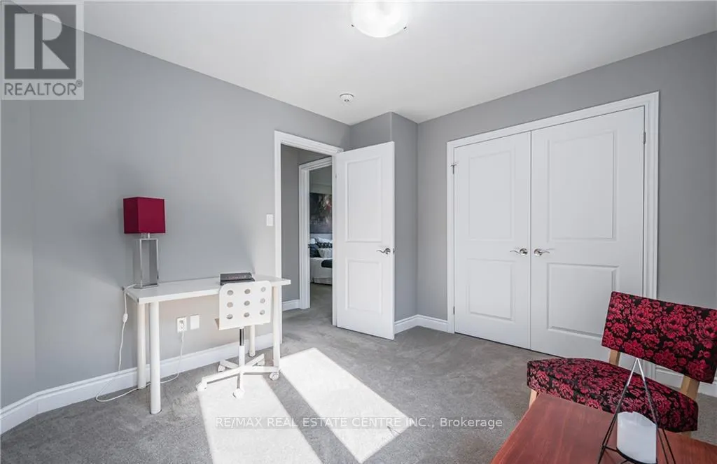 UPPER - 152 DALLAN DRIVE