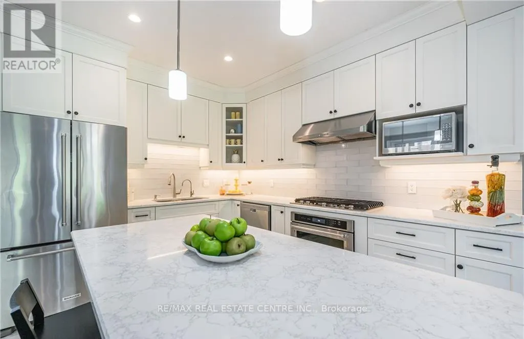 UPPER - 152 DALLAN DRIVE