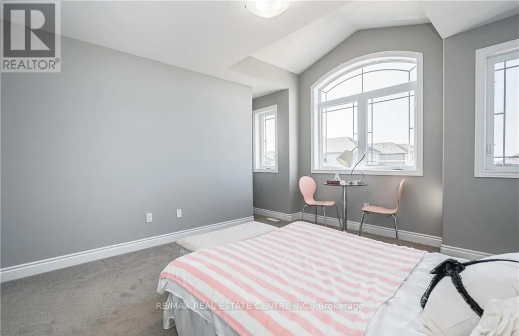 UPPER - 152 DALLAN DRIVE