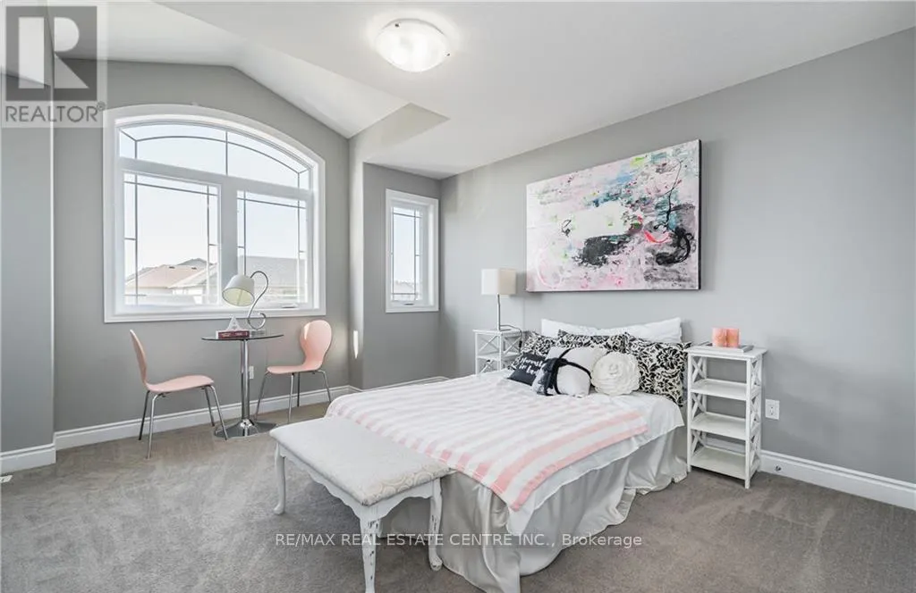 UPPER - 152 DALLAN DRIVE