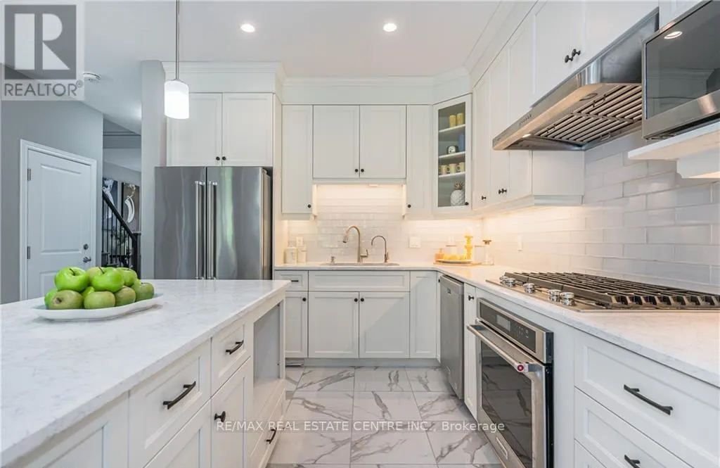 UPPER - 152 DALLAN DRIVE