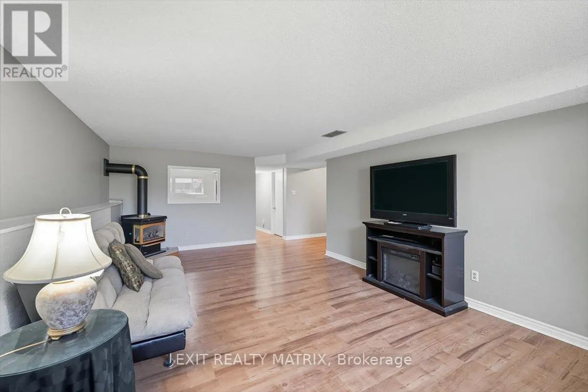 8089 LAURIE LANE S
