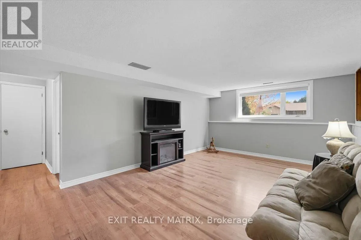 8089 LAURIE LANE S