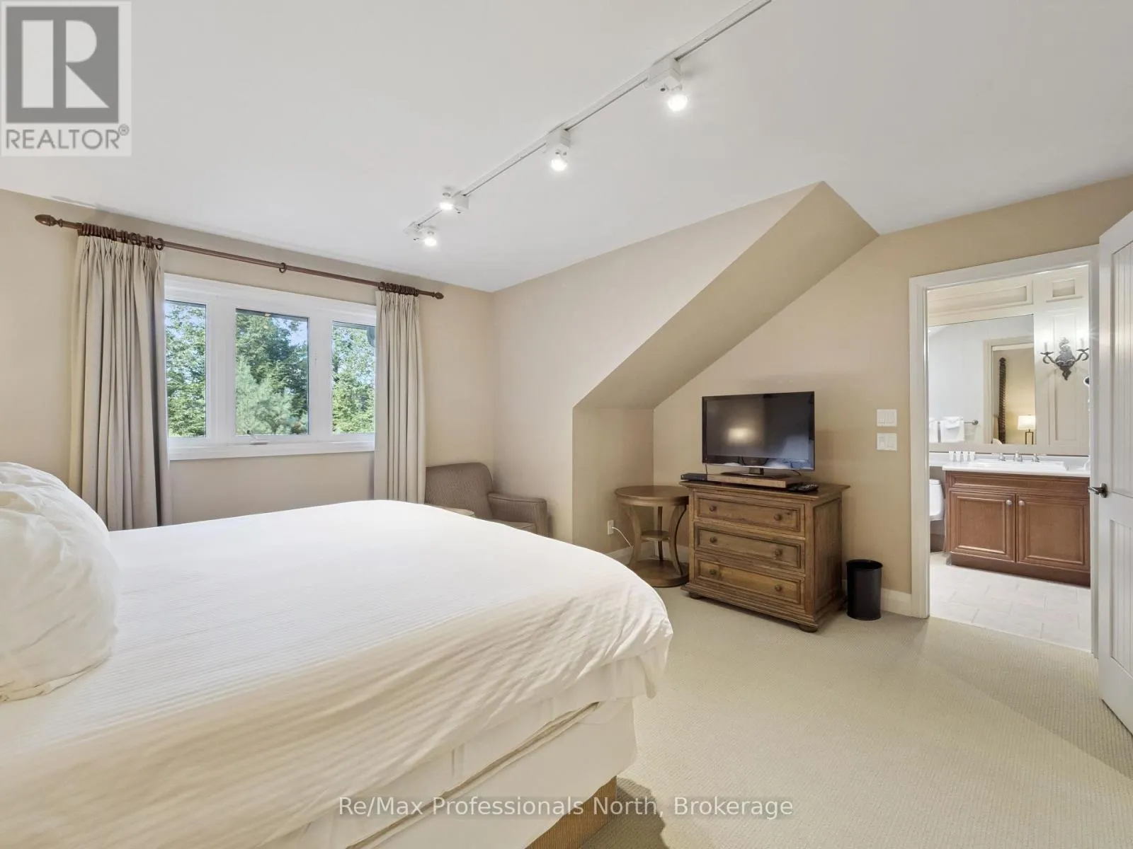 41R - 1209 MUSKOKA BEACH ROAD, #41R