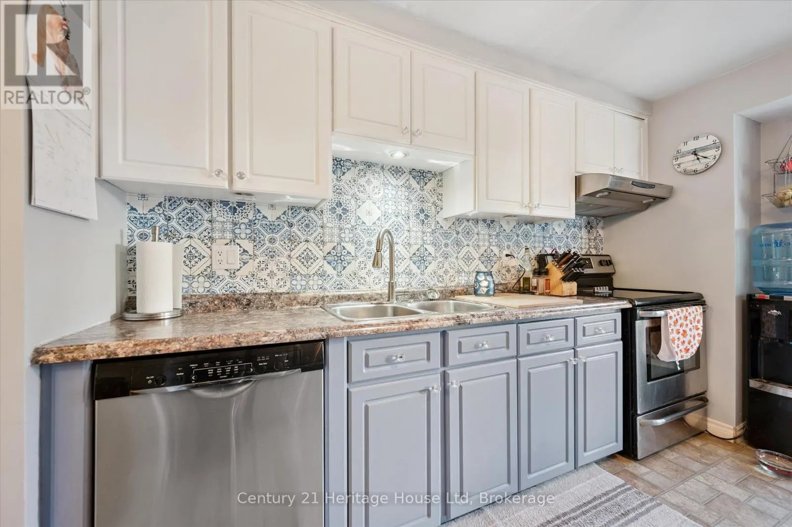 345 STORNOWAY DRIVE