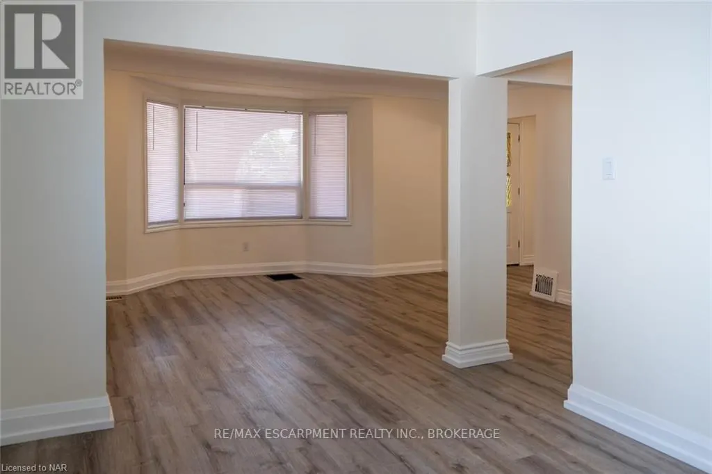 UPPER - 359 QUEENSDALE AVENUE E, #Upper