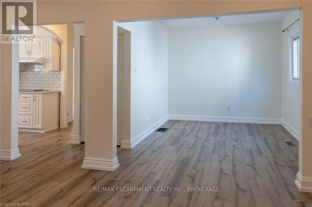 UPPER - 359 QUEENSDALE AVENUE E, #Upper