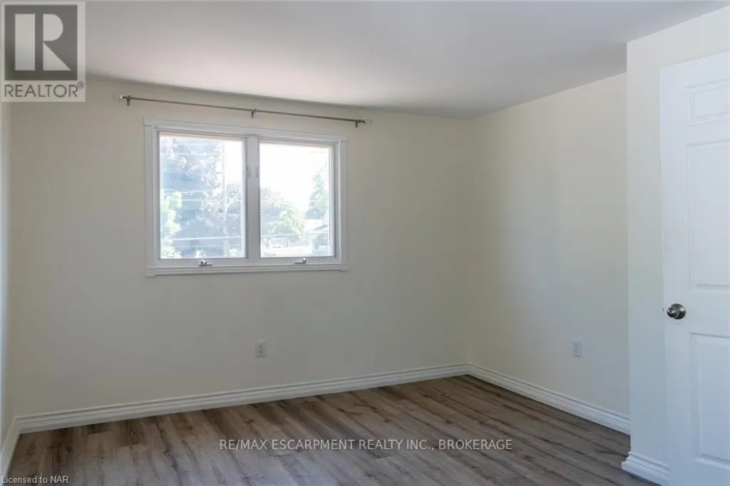 UPPER - 359 QUEENSDALE AVENUE E, #Upper