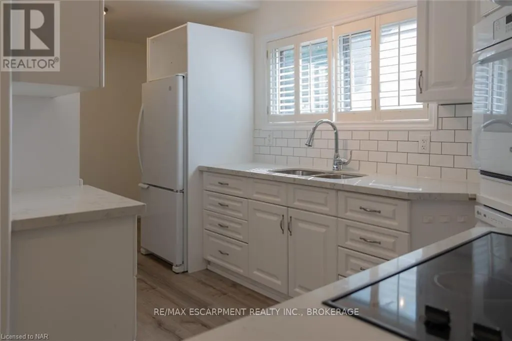 UPPER - 359 QUEENSDALE AVENUE E, #Upper