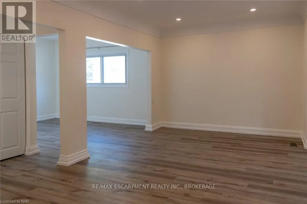 UPPER - 359 QUEENSDALE AVENUE E, #Upper
