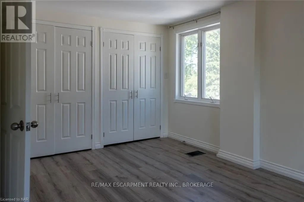 UPPER - 359 QUEENSDALE AVENUE E, #Upper